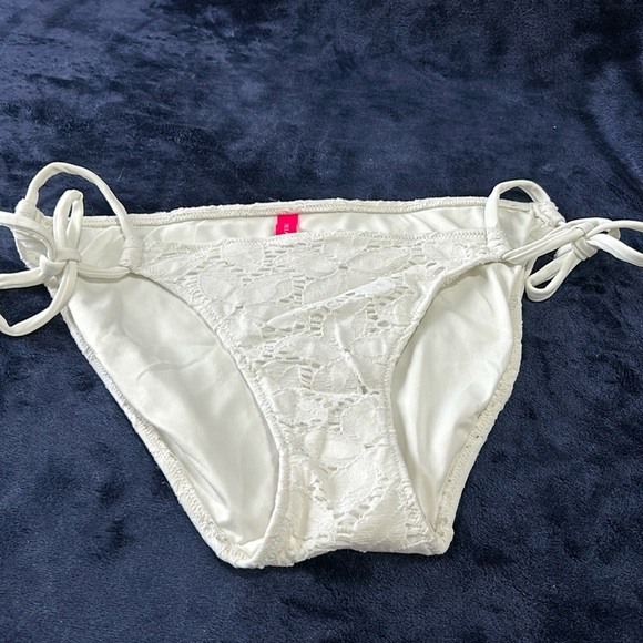 White Victorias Secret White Bottoms - Picture 1 of 4